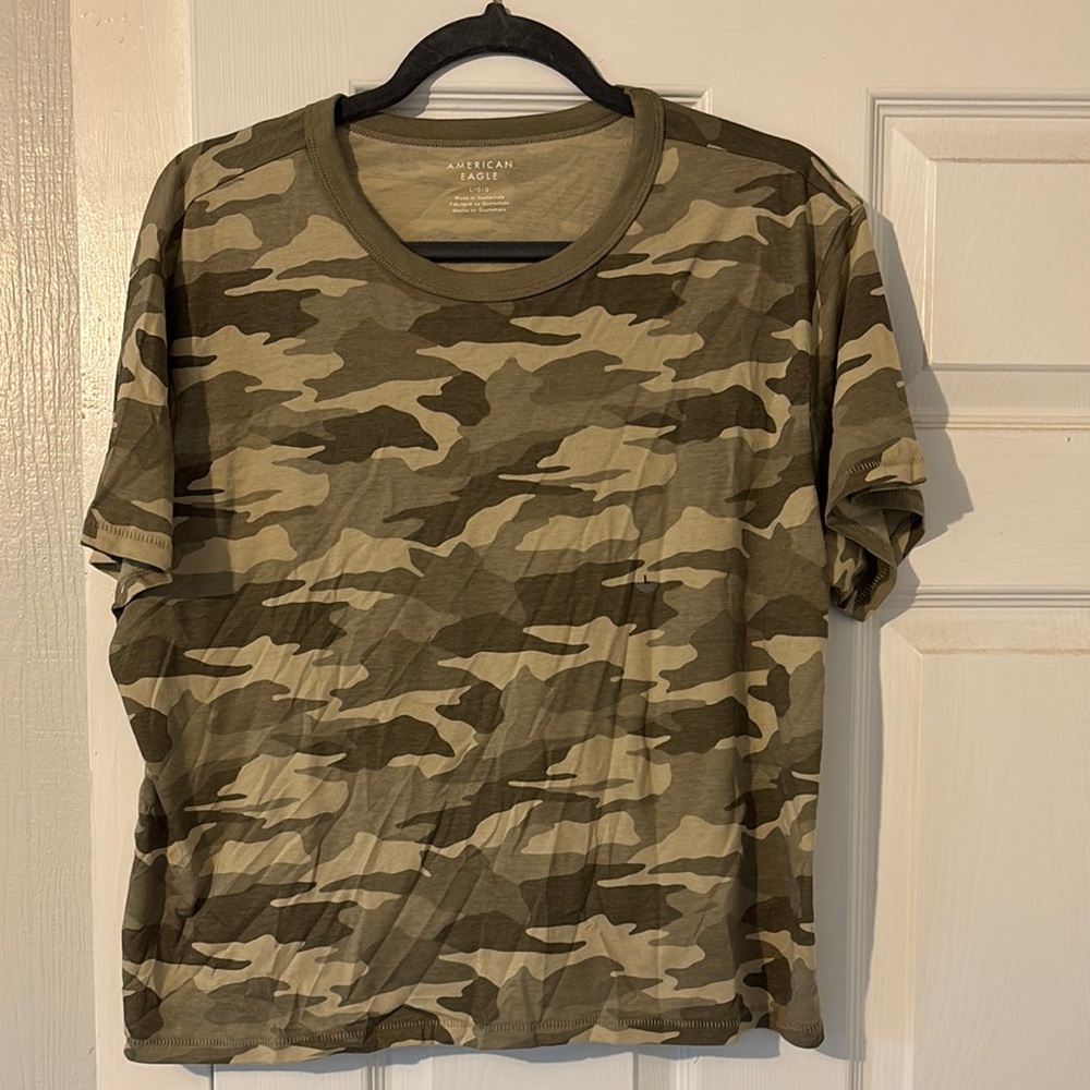American Eagle Outfitters Camouflage T-Shirt - Green